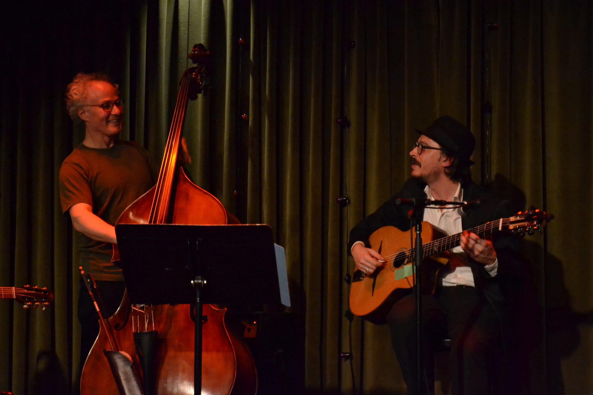 Marc Wencelius (guitar) performing with Daniel Koulack (double bass) — photo 1
