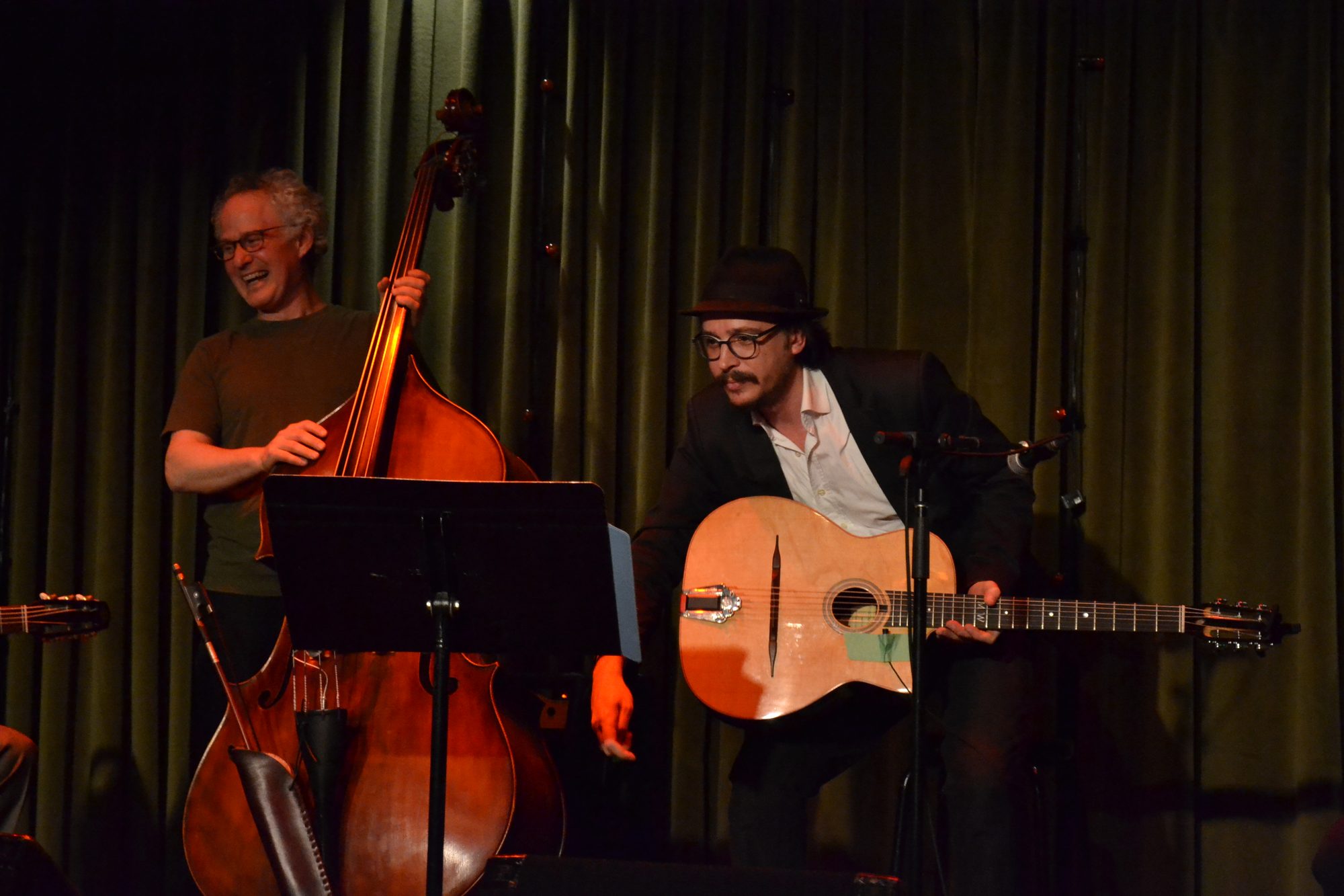Marc Wencelius (guitar) performing with Daniel Koulack (double bass) — photo 2