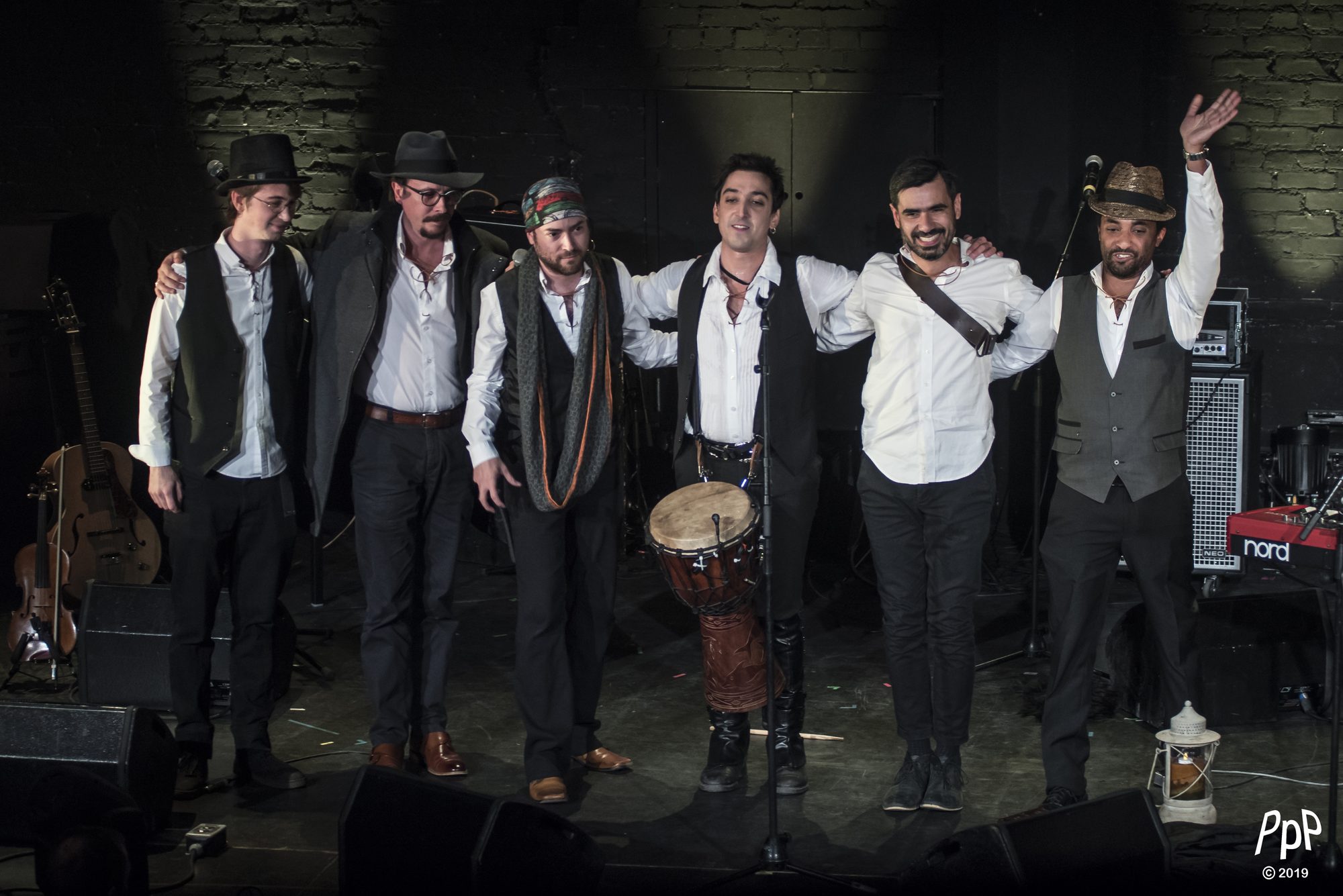 Marc Wencelius (guitar) performing with Jonathan Perez (vocals), Andrew Bruhelius (bass), Brenn Dalle (violin), Alix Noël-Guéry (accordion) and Aquiles Melo (drums) of Nestor Valdez at the Muz Vision Diversité showcase, 2019