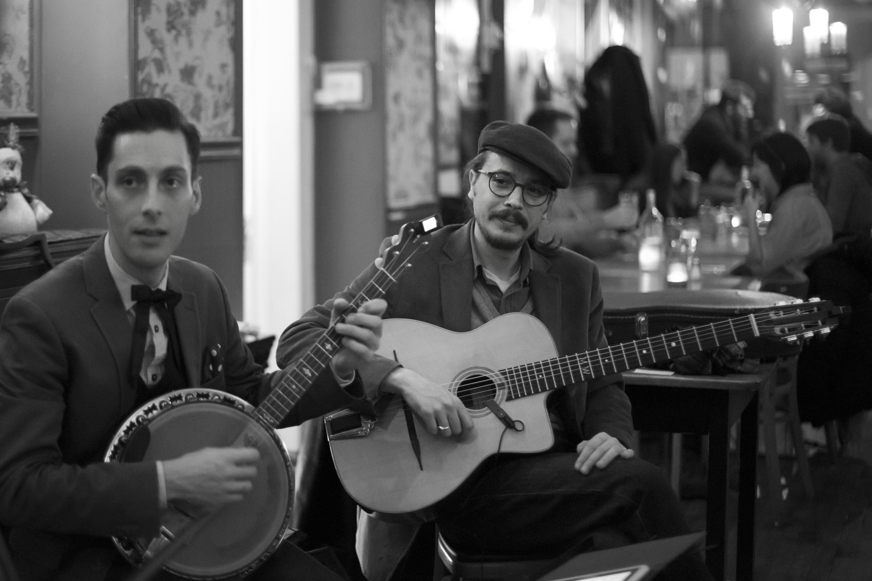 Marc Wencelius (guitar) performing with Louis Levesque (Stony Loner) (banjo) — photo 1
